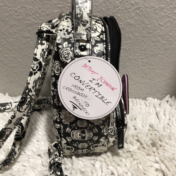 #103 NWT Betsey Johnson Convertible Crossbody/ Backpack - Picture 5 of 8